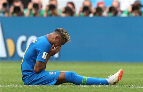 نيمار دخل في نوبة بكاء