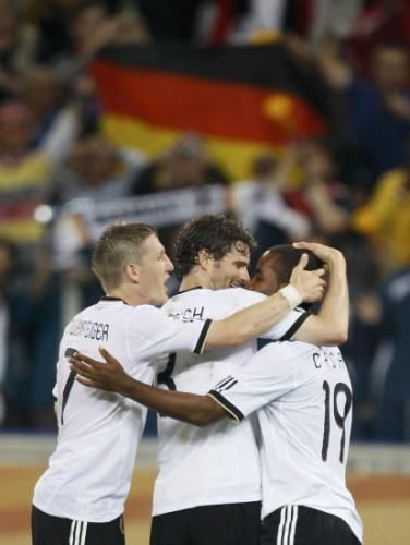 2010-06-13t204227z_01_wcc160_rtridsp_3_soccer-world_reuters