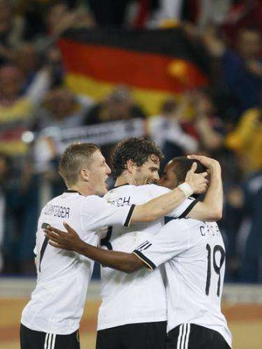 2010-06-13t204227z_01_wcc160_rtridsp_3_soccer-world_reuters