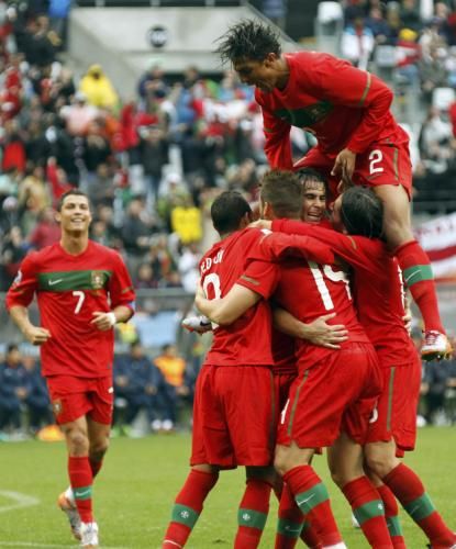 2010-06-21t145418z_01_mad46_rtridsp_3_soccer-world_reuters