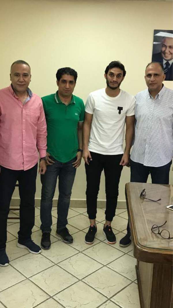 مجدي رفقة مسؤولي الإسماعيلي