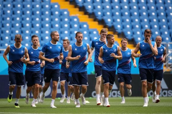 لاعبو أيسلندا 