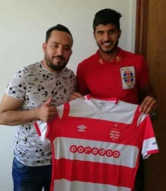 صبري العماري على اليمين