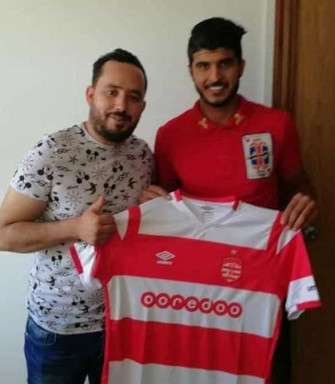 صبري العماري على اليمين