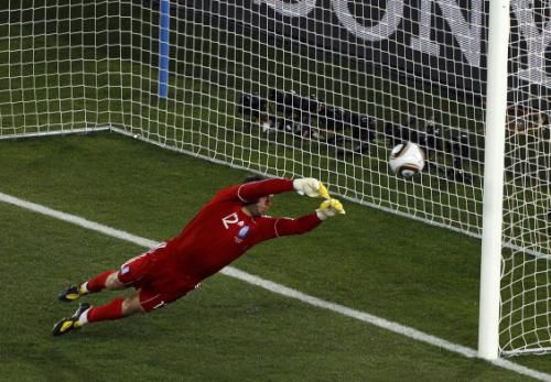 2010-06-22t195934z_01_wcb365_rtridsp_3_soccer-world_reuters