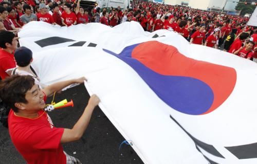 2010-06-22t213255z_01_seo109_rtridsp_3_soccer-world_reuters