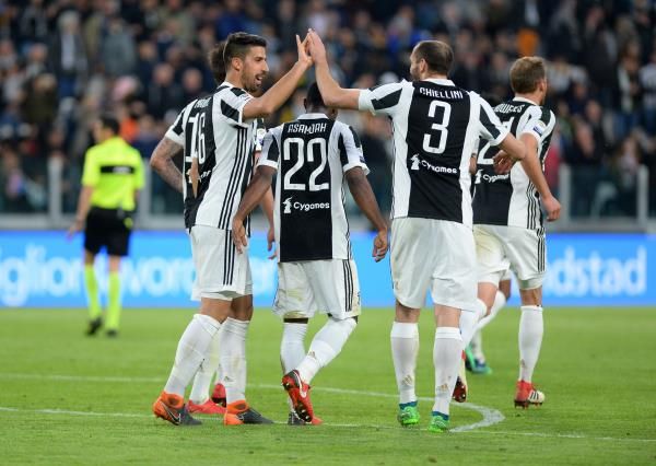 كيليني مع لاعبي يوفنتوس