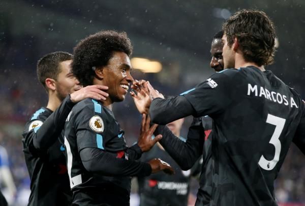 ويليان مع لاعبي تشيلسي