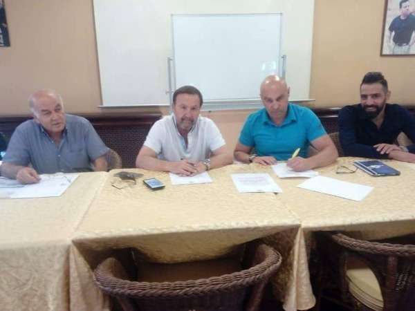 جانب من توقيع العقد