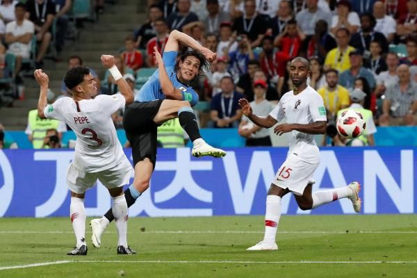 كافاني أمام البرتغال