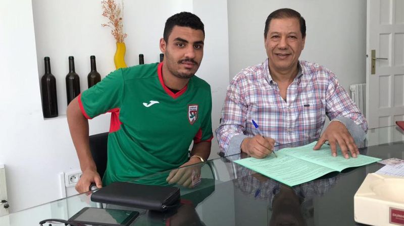 جانب من التوقيع