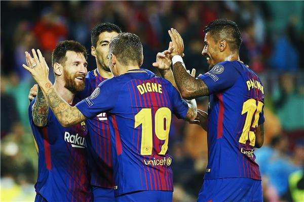 ديني مع لاعبي برشلونة