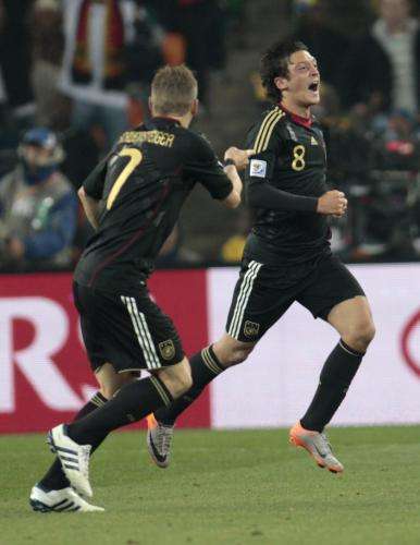 2010-06-23t195415z_01_wc0707_rtridsp_3_soccer-world_reuters
