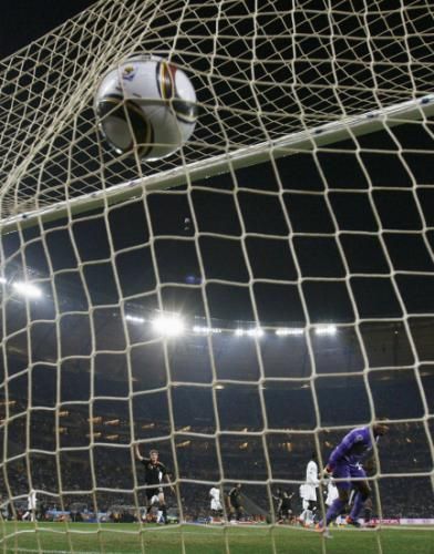 2010-06-23t194904z_01_wc0703_rtridsp_3_soccer-world_reuters