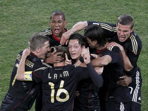 2010-06-23t195201z_01_wcb141_rtridsp_3_soccer-world_reuters