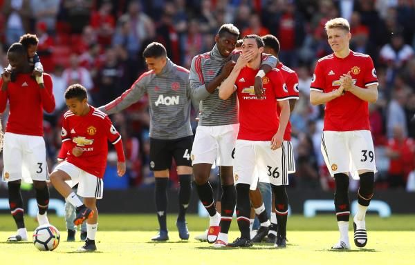 دارميان مع لاعبي اليونايتد