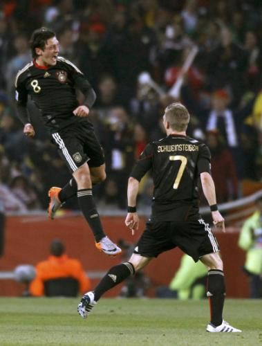 2010-06-23t200116z_01_clh157_rtridsp_3_soccer-world_reuters