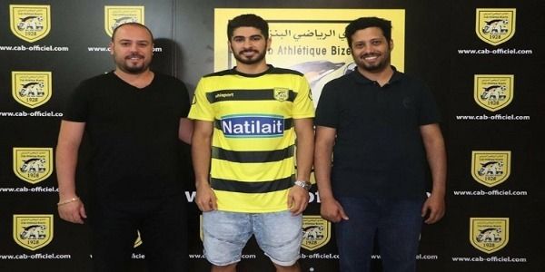 سعود فرحان العنزي بعد توقيع العقد 