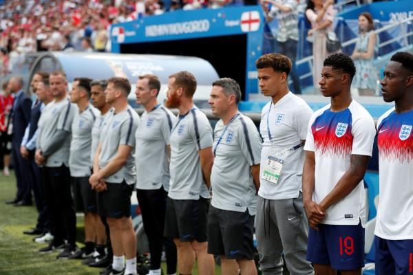 ديلي آلي مع إنجلترا