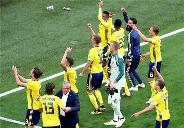 لاعبو السويد