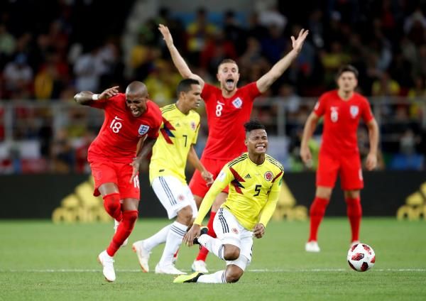 جانب من مباراة كولومبيا وإنجلترا