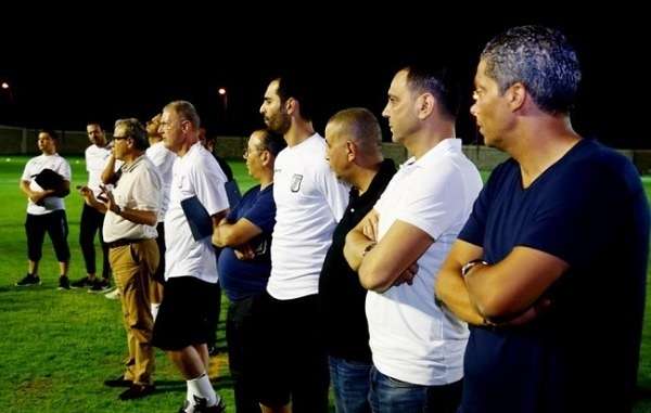 كرول مع لاعبي الصفاقسي ورئيس النادي