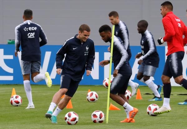 من تدريبات فرنسا