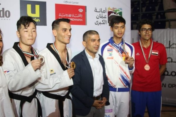 الأمير راشد يتوج أبو غوش بالذهب