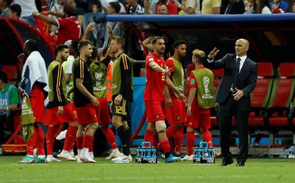 مارتينيز مع لاعبي بلجيكا