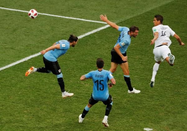 جانب من لقاء فرنسا وأوروجواي