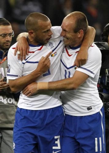 2010-06-24t203940z_01_wcb400_rtridsp_3_soccer-world_reuters