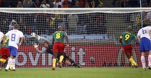 2010-06-24t195913z_01_wcb364_rtridsp_3_soccer-world_reuters