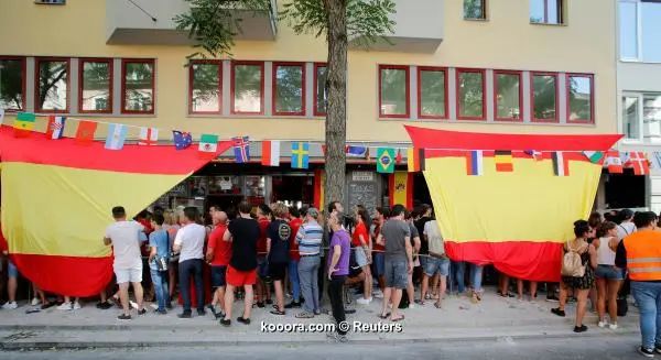 ?i=reuters%2f2018-07-01%2f2018-07-01t170230z_418023857_rc1992c2dfe0_rtrmadp_3_soccer-worldcup-esp-rus-fans_reuters