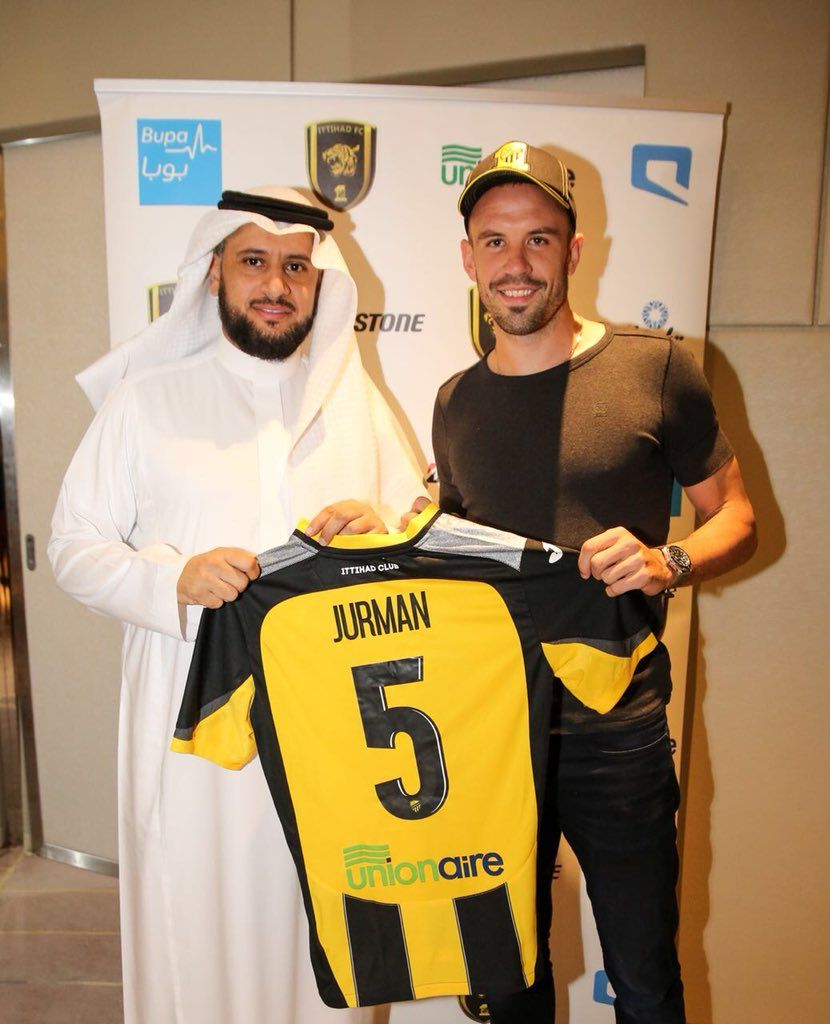 بعد توقيع العقود