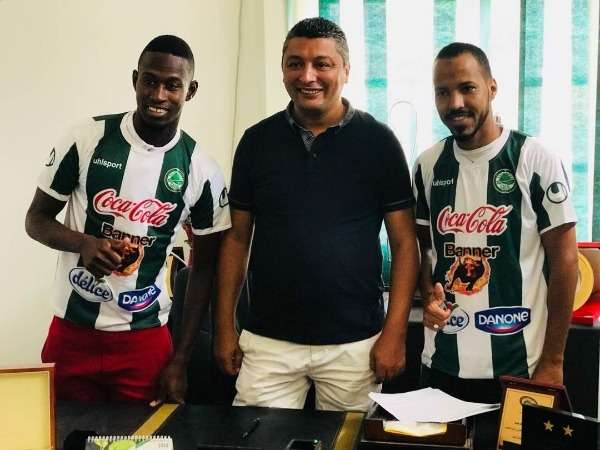 بعد توقيع العقود