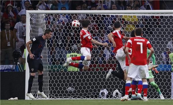 جانب من مباراة كرواتيا وروسيا