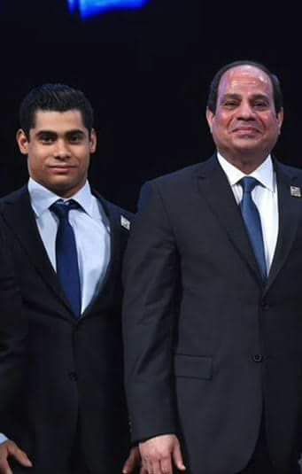 محمد إيهاب بجوار رئيس الجمهورية 