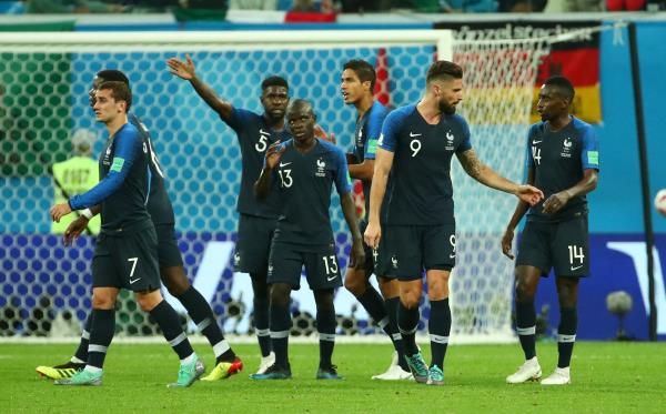 فرحة لاعبي منتخب فرنسا 