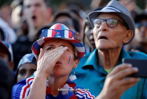 ?i=reuters%2f2018-07-10%2f2018-07-10t183157z_36317063_rc1e65ed6fb0_rtrmadp_3_soccer-worldcup-fra-bel-fans-france_reuters