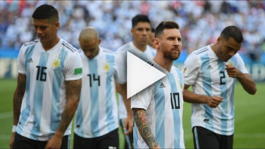 ميسي مع لاعبي الأرجنتين