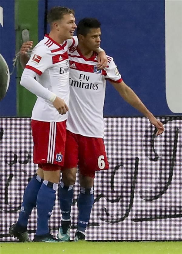 يان فيات أرب (على اليسار)