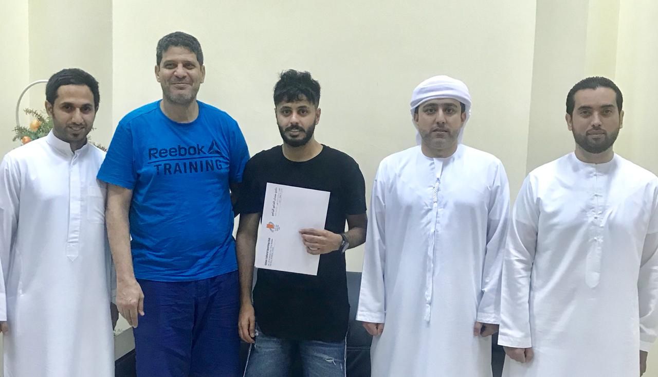 بعد توقيع العقود