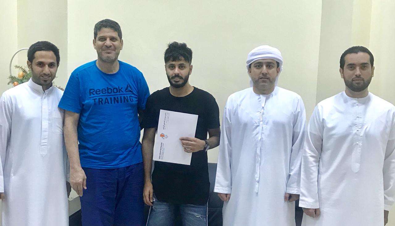 بعد توقيع العقود