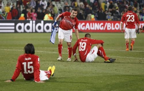 2010-06-25t203122z_01_wcp722_rtridsp_3_soccer-world_reuters