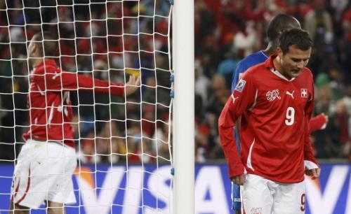 2010-06-25t201422z_01_aa27_rtridsp_3_soccer-world_reuters