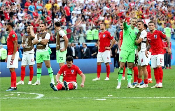 لاعبو إنجلترا بعد الهزيمة