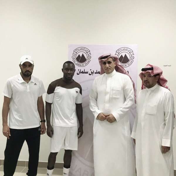 بعد توقيع العقود