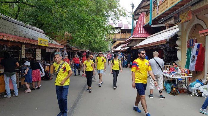 الجماهير في سوق إسماعيلوفا