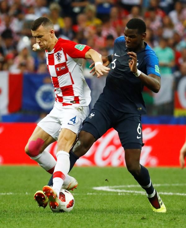 بيريسيتش وبوجبا خلال المباراة