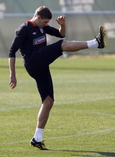 2010-06-26t102130z_01_dst10_rtridsp_3_soccer-world_reuters